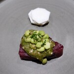 馳走西健一 - もち旨鰹 オクラを叩いたソースと枝豆、蕪のマリネ添え