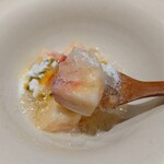 馳走西健一 - 桃 白ワインのジュレと焼津のパッションフルーツ、ミントのシャーベット