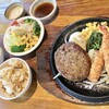 Loffel - 手ごね合い挽きハンバーグ＆ぷりぷり海老フライ、サラダバーでとったもの。