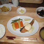 カフェ フレディ - 料理写真:秋鮭のムニエル