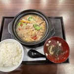 楊銘宇 黄燜鶏米飯 - 酸菜と豚スペアリブ煮込み定食