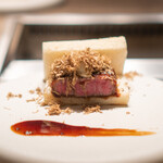 USHIGORO S. - シャトーブリアンとトリュフカツサンド