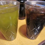 焼肉きんぐ - 緑茶と黒ウーロン茶