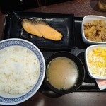 Yoshinoya - 焼魚牛小鉢定食