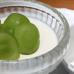 commedia - パンナコッタ、岡山産シャインマスカット、フランスデセール社のヨーグルトアイス