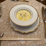 ノビアノビオ - スープ　とうもろこしの冷製スープ　焼きとうもろこしを添えて