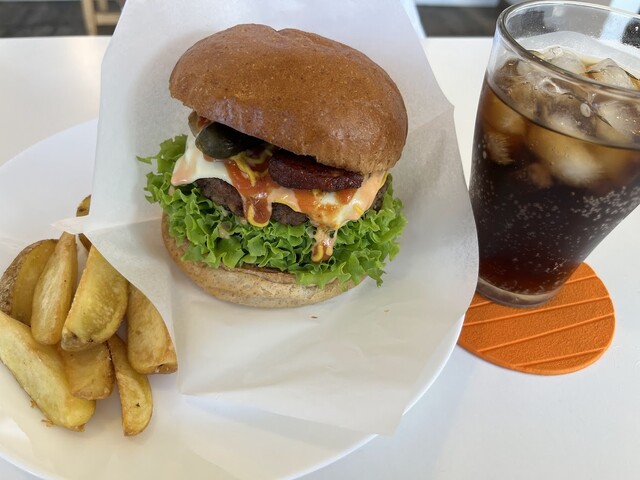 ハンバーガーショップ ビーワン （HAMBURGER SHOP B1） - 空港第2ビル