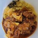 SPICY CURRY 魯珈 - もずくとゴーヤの豚バラカレー