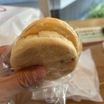 ブランジェ浅野屋 軽井沢旧道本店 - ボローニャソーセージマフィン(380円)