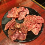 焼肉 肉ノ助 トーキョー - 赤身カルビ、牛ハラミ、黒毛和牛ハツ