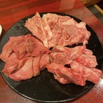 Yakiniku Niku No Suke To-Kyo- - 霜降りカルビ、中落ちカルビ、牛タン