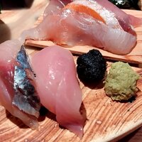 小野の離れ 博多本店 - お造り（アップ）[ワサビの左側が「とろろ昆布じょうゆ」]（2023.7）