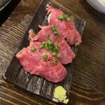 あか牛焼肉専門 和牛一頭流 肉萬 - 