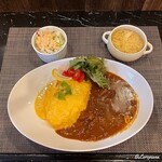 Russhu - 特製牛すじ煮込みカレーのオムカレー