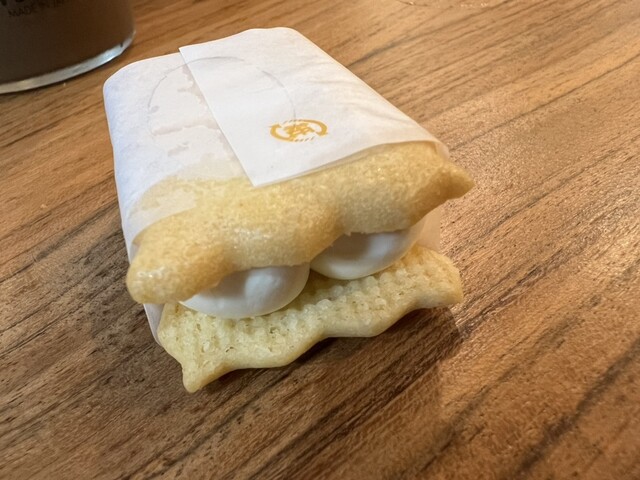 ショソンエシレのバタークリームが美味しい』by ようちんた