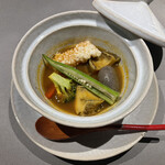 蕩 - 夏野菜と蝦夷鮑のカレースープ　おこげ添え