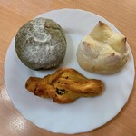 BAKERY PICASSO - ヨモギ白玉あんぱん、湯種ロールパン、スイート芋クロワッサンです