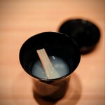 Kouran - 蜆汁・葉生姜　汁の白さも美しく、染み渡る滋味が嬉しい　葉生姜もさっと暑気を祓う清々しさです。