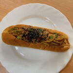 BAKERY PICASSO - 台湾焼きそばパンです。ニンニクが美味しい！