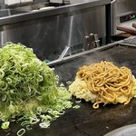 たぴおか食堂 - さっと味付された中太麺、すでに食べたい状態