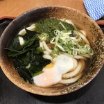 えきめんや - わかめうどん