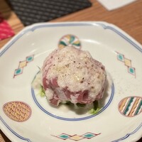 焼鳥  吉祥 - お通しの旬菜の生ハム包み