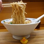 Keika Ramen - 麺はカタメコールの必要がないくらいカタメだけどさらにカタメも可