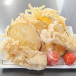 Soba Dokoro Hanafusa - 野菜天ぷら盛り合わせ 300円