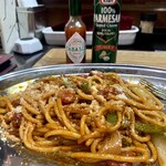 キッチン あずま - ナポリタンの “ 定番 ” パルメザン粉チーズとタバスコ♡