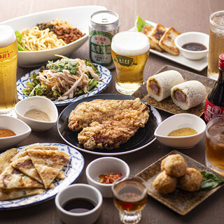 [Taiwan Night Market] Taiwanese night market gourmet food (small plates) with beer in hand