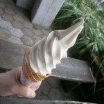 ソフトクリーム（バニラ：300円）