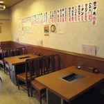 南門 - 昔ながらの雰囲気は昭和にタイムスリップしたかのよう。