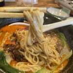 自由本舗 はなひこ - 豆乳坦々ラーメン麺リフト〜♪