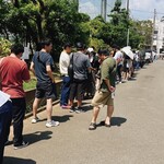 家系総本山 吉村家 - 平沼高校脇の行列