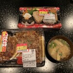 マルナカパワーシティ - 料理写真:お好み焼き＆焼きそばセット（299円＋税）
おにぎりおかず弁当（175円＋税）