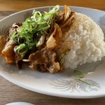 島のカンボジア料理 オークン - 豚キムチ丼