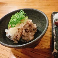 肉家かぐら - アギの湯引き　アギはアゴ肉のことらしい　初めて知った〜　ポン酢みたいなので味付けされてたけど、ちょっと濃かったかも