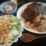 ひやけ - しょうが焼きカレー大盛♪サラダダブル♪