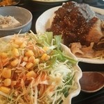 ひやけ - しょうが焼きカレー大盛♪サラダダブル♪のアップ♪