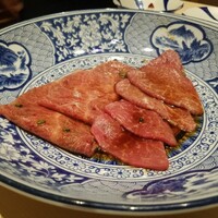 西麻布けんしろう - サーロイン 、特上和牛ヒレの二種食べ比べ …… 北海道のひれ、鹿児島ヒレとの食べ比べ。
                      