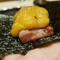 西麻布けんしろう - 名物～和牛雲丹ユッケドッグ﻿ 　茨城県常陸牛のバラ肉のユッケと丸山海苔さんの海苔、雲丹