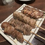 もつ焼きパラダイス富士 - 串盛り合わせ