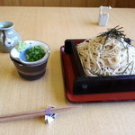 味処 つくし - ざるそば・・・大盛600円です。