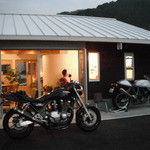 みんなのコーヒー - 暗くなってもいい感じ。今度は一眼で撮りたいな。