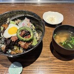 Ramma - らんま丼、味噌汁、漬物