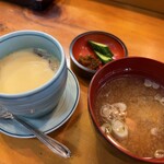 幸寿司 - 茶碗蒸し、お漬物、あら汁