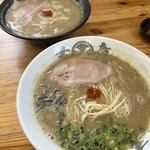 kurumera-mengenryuu - 上：豚骨ラーメン（ねぎ抜き）
                        下：玄竜豚骨ラーメン