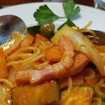 キッチン ブルー グローブ - ベーコンも見えます