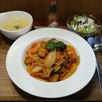 キッチン ブルー グローブ - ナポリタン菜園風、冷製コーンスープへチェンジ