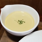 キッチン ブルー グローブ - 冷製コーンスープのアップ